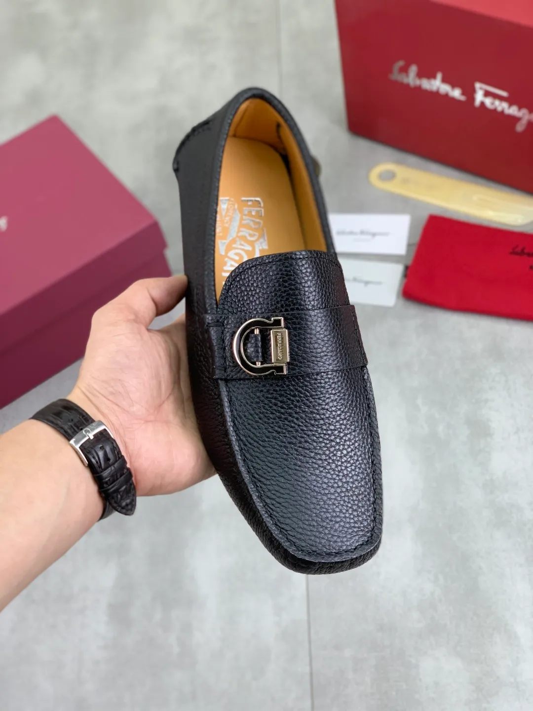 Men's shoes 💰P542 New model, high quality [Ferragamo/Ferragamo] Latest lazy slip-on shoes Original imported calfskin, imported cowhide lining + original luxury metal buckle + original combination outsole Comparison without pressure Code number: 38-45